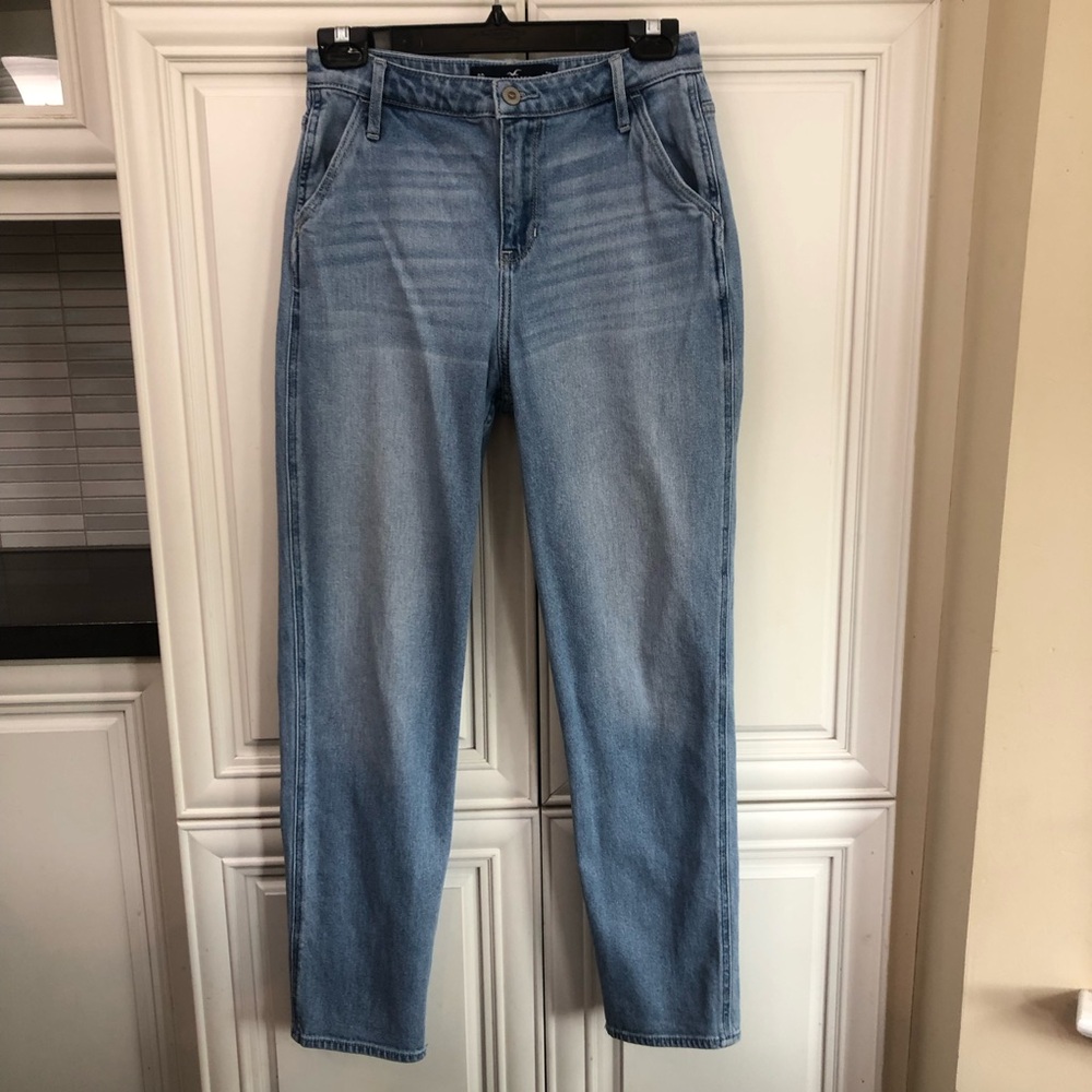 Hollister women’s Ultra high rise Mom jeans